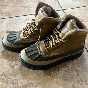 Nike combat /hiking boots